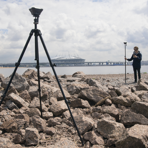 What is the difference between multi-band and single-band RTK GNSS receivers?